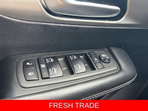 Used 2024 Chrysler Pacifica Premium FWD image 20