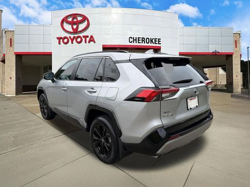 Used 2024 Toyota RAV4 SE AWD/4WD image 7