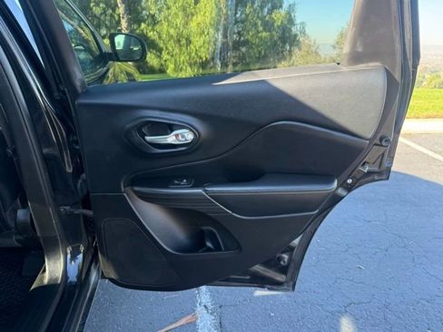 Used 2015 Jeep Cherokee Limited w/ Luxury Group image 13