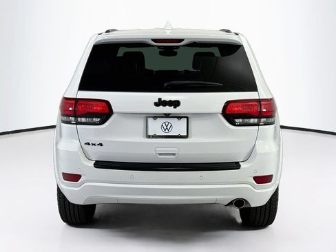 Used 2018 Jeep Grand Cherokee Altitude AWD/4WD image 6