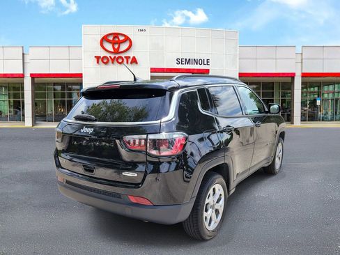 Used 2025 Jeep Compass Latitude w/ Sun & Sound Group AWD/4WD image 3