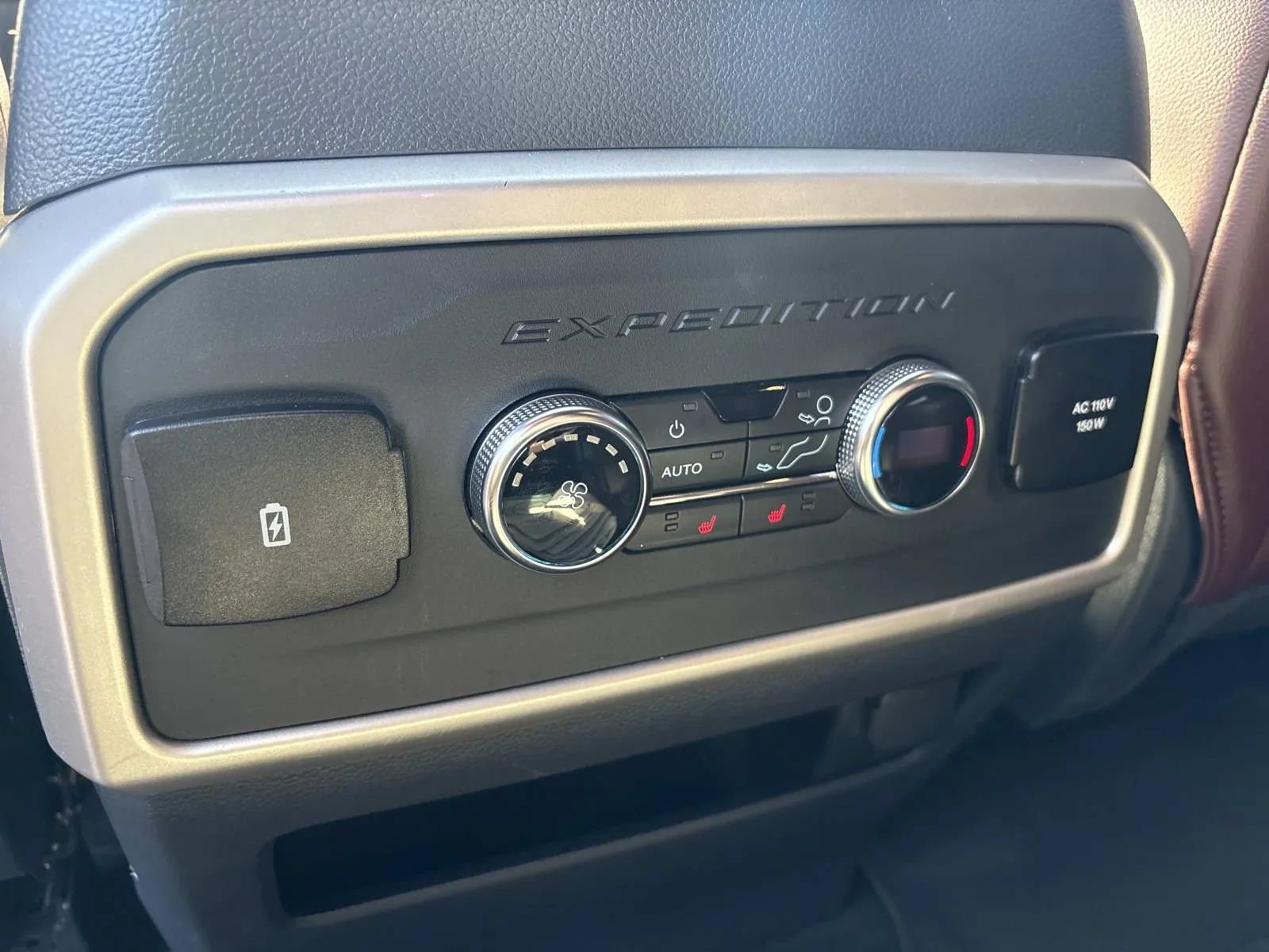 Used 2024 Ford Expedition Limited RWD image 15