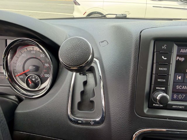 Used 2018 Dodge Grand Caravan SE w/ UConnect Hands-Free Group FWD image 17