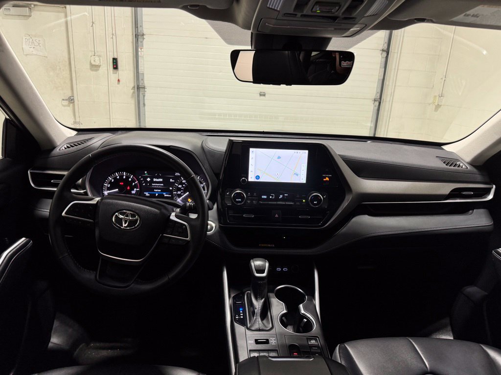 Used 2023 Toyota Highlander XLE AWD/4WD image 33