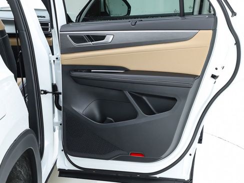 New 2026 Volkswagen Atlas Cross Sport SE image 31