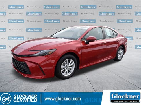 Used 2025 Toyota Camry LE image 1