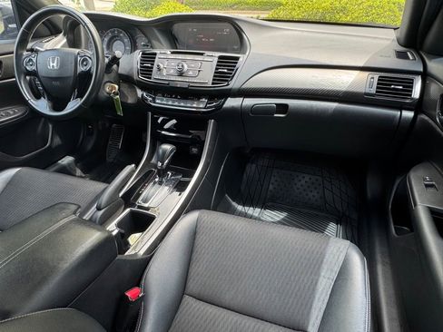 Used 2017 Honda Accord Sport image 19