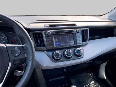 Used 2014 Toyota RAV4 LE AWD/4WD image 7
