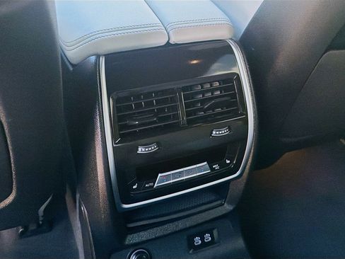 Used 2024 BMW X7 xDrive40i w/ Premium Package AWD/4WD image 23