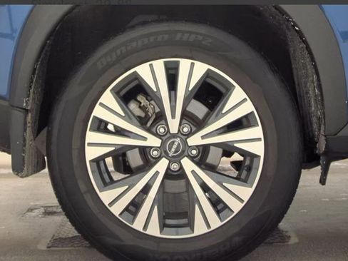 Used 2023 Nissan Rogue SV image 9