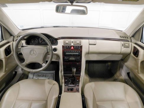 Used 1999 Mercedes-Benz E 320 4MATIC Sedan image 27