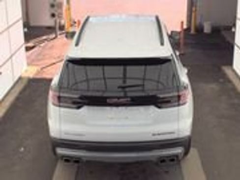 Used 2025 GMC Acadia Elevation image 10