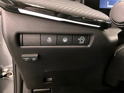 New 2025 Nissan Kicks SR w/ SR Premium Package image 29