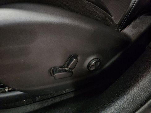 Used 2019 Jeep Cherokee Latitude Plus w/ Cold Weather Group image 13