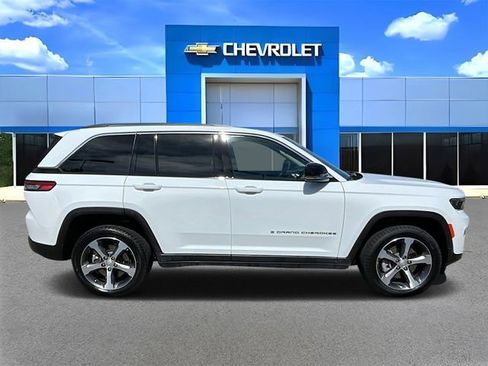 Used 2023 Jeep Grand Cherokee 4xe w/ Luxury Tech Group II image 2
