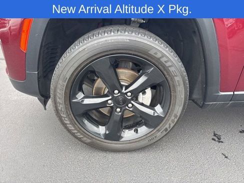 Used 2024 Jeep Grand Cherokee Altitude AWD/4WD image 27