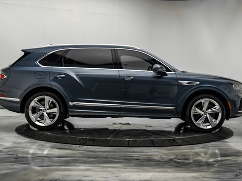 Used 2023 Bentley Bentayga Extended Wheelbase AWD/4WD image 19