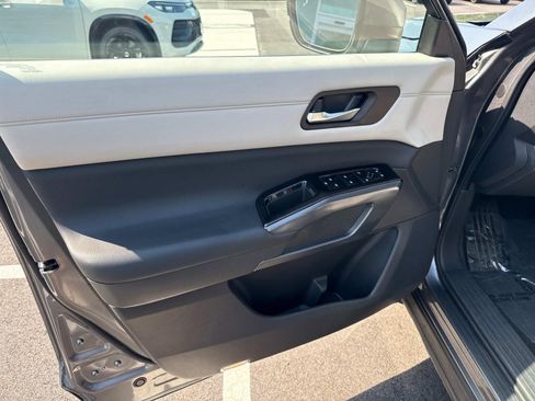 Used 2022 Nissan Pathfinder SL w/ SL Premium Package image 19