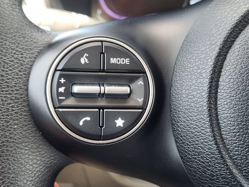Used 2025 Kia Soul LX w/ LX Technology Package FWD image 27