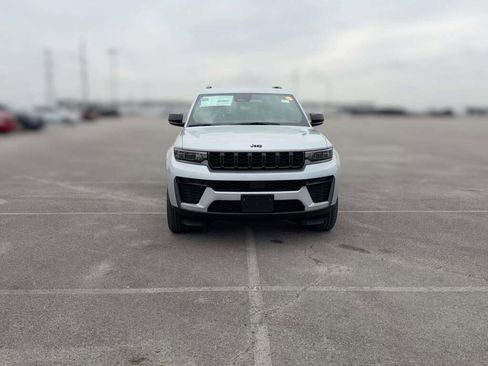 New 2026 Jeep Grand Cherokee Altitude image 2