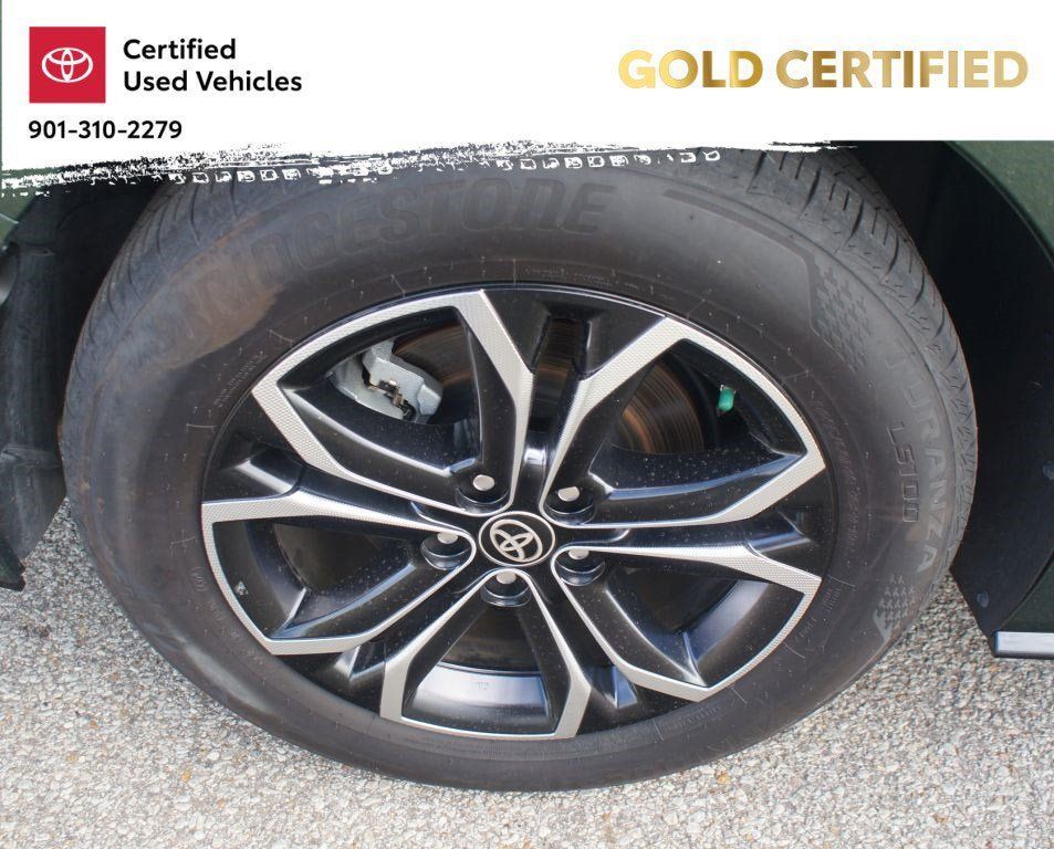 Used 2025 Toyota Sienna Platinum AWD/4WD image 29