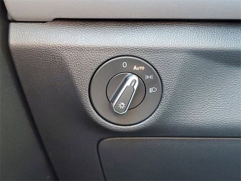 New 2025 Volkswagen Jetta SE image 19