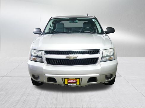 Used 2009 Chevrolet Avalanche LS w/ Convenience Package #1 AWD/4WD image 2