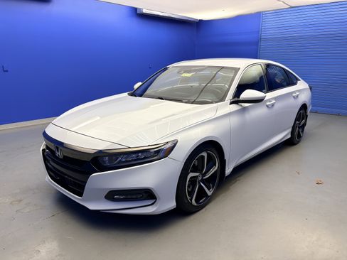 Used 2018 Honda Accord Sport image 4