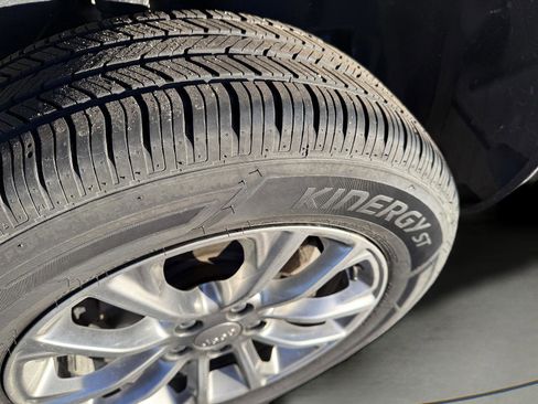 Used 2019 Jeep Cherokee Latitude Plus image 28