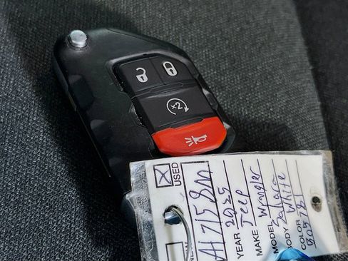Used 2025 Jeep Wrangler Unlimited Sahara AWD/4WD image 23