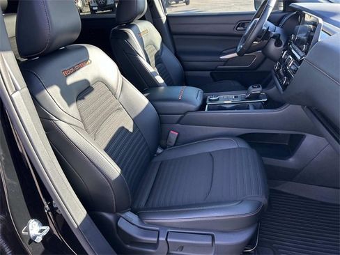 Used 2025 Nissan Pathfinder Rock Creek image 31