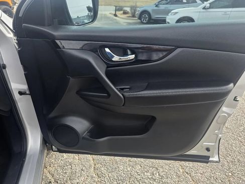 Used 2017 Nissan Rogue Sport SV image 15