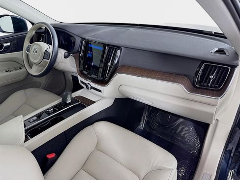 Used 2022 Volvo XC60 B5 Momentum w/ Climate Package image 30