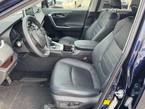 Used 2022 Toyota RAV4 Limited image 9