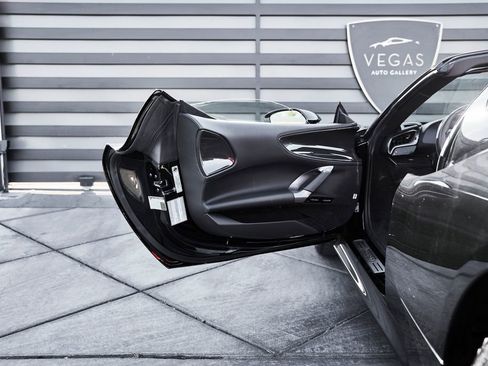 Used 2024 Ferrari SF90 Spider image 36