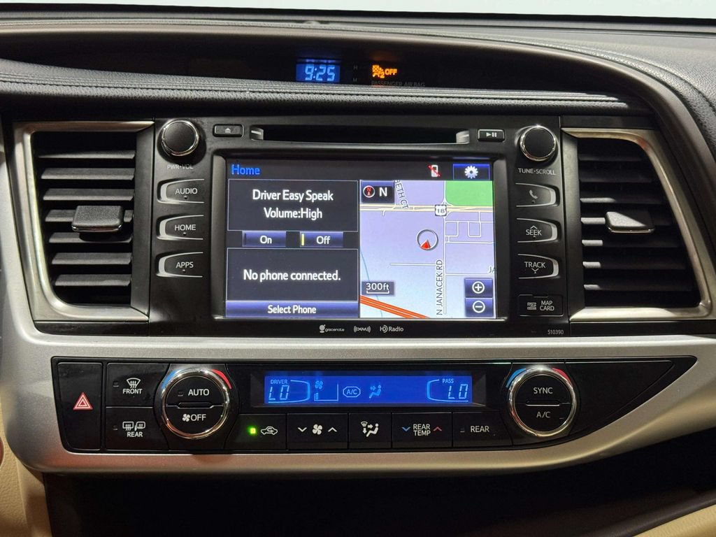 Used 2019 Toyota Highlander XLE AWD/4WD image 13