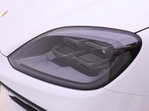 Used 2024 Porsche Cayenne Coupe image 18