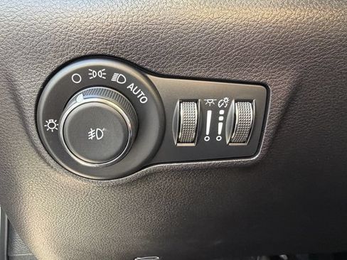 Used 2025 Jeep Compass Limited AWD/4WD image 21
