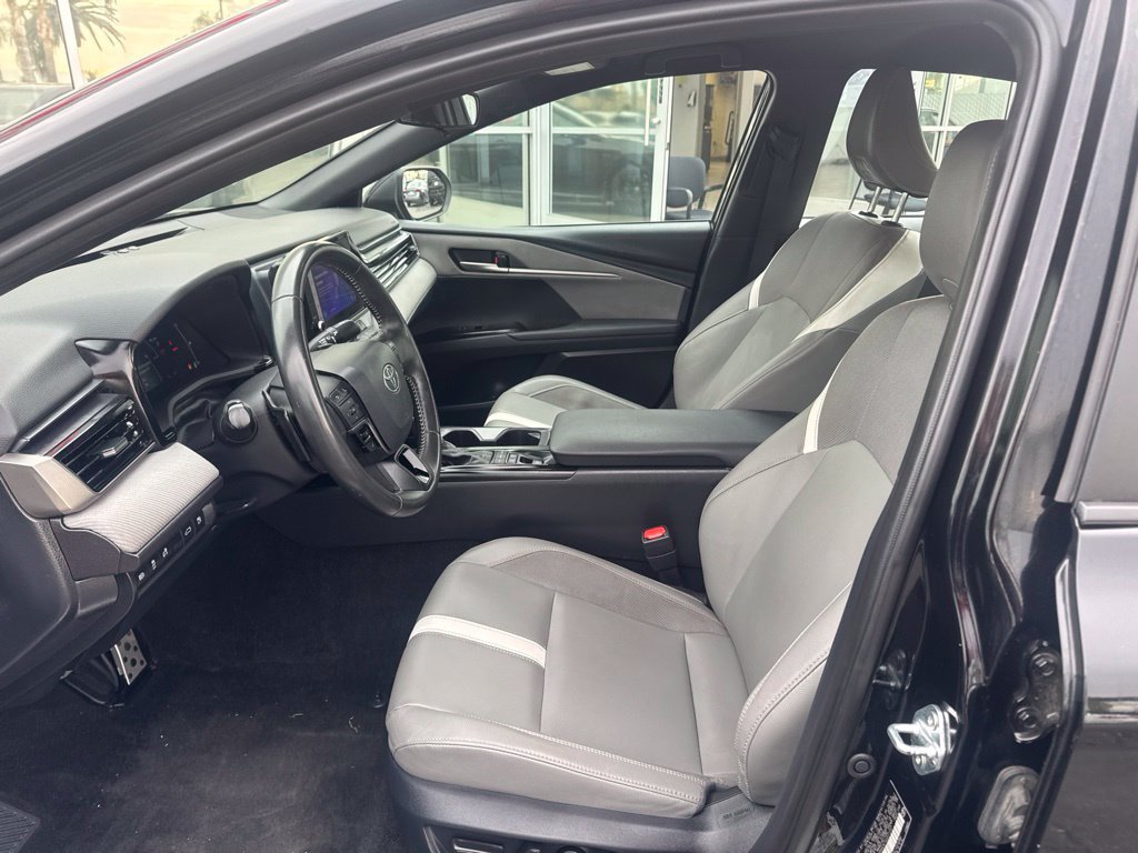 Used 2025 Toyota Camry SE FWD image 18