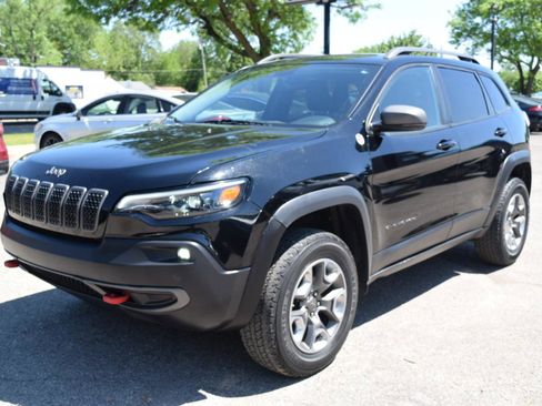 Used 2019 Jeep Cherokee Trailhawk w/ Comfort/Convenience Group AWD/4WD image 2