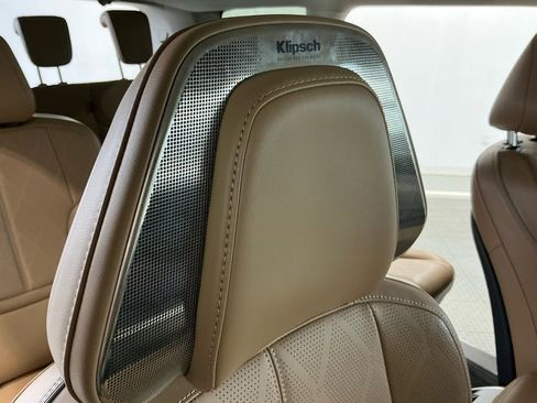 Used 2025 INFINITI QX80 Sensory image 10