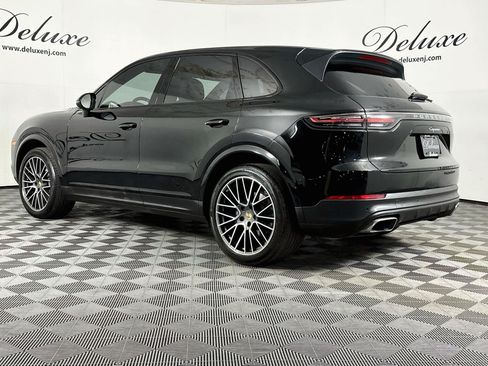 Used 2023 Porsche Cayenne w/ Premium Package AWD/4WD image 4