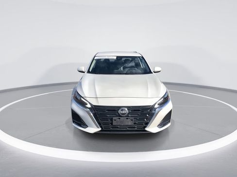 Used 2023 Nissan Altima 2.5 SV image 3