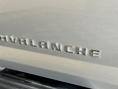 Used 2013 Chevrolet Avalanche LT w/ Suspension Package, Off-Road AWD/4WD image 45