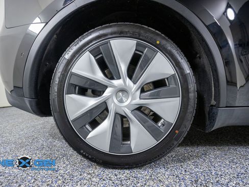 Used 2022 Tesla Model Y Long Range AWD/4WD image 43