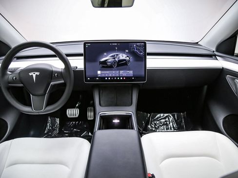 Used 2024 Tesla Model Y Performance AWD/4WD image 13