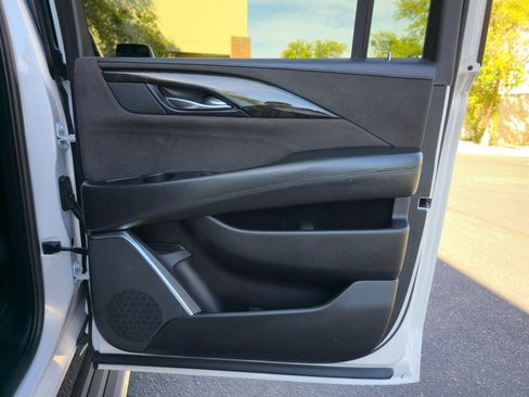 Used 2018 Cadillac Escalade ESV Platinum image 38