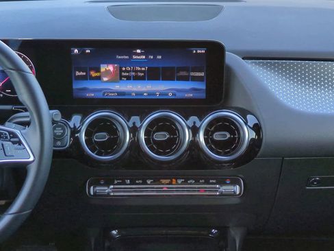 Used 2025 Mercedes-Benz GLA 250 image 17