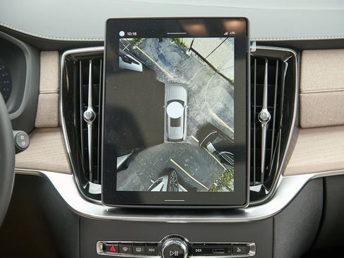 New 2026 Volvo XC90 B6 Plus w/ Protection Package Premier image 29