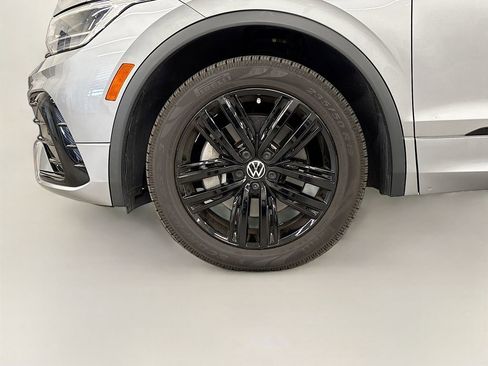 Used 2022 Volkswagen Tiguan SE R-Line FWD image 24